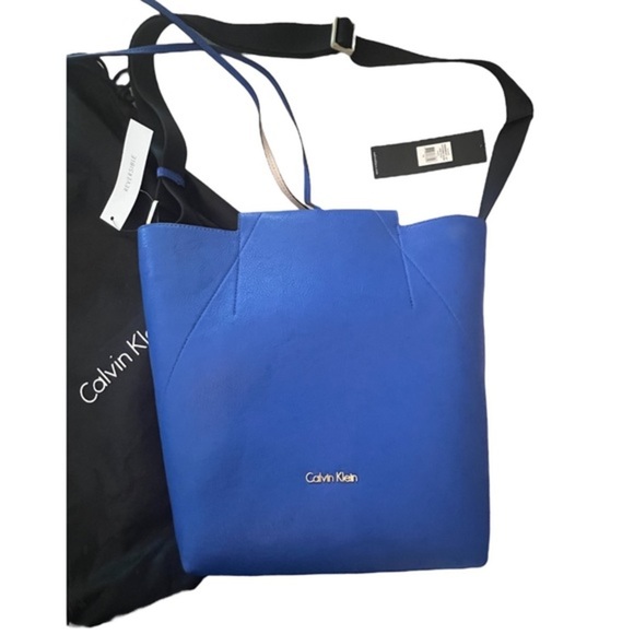 NWT Calvin Kline cobalt blue and tan reversible bucket bag - purse - Picture 2 of 10